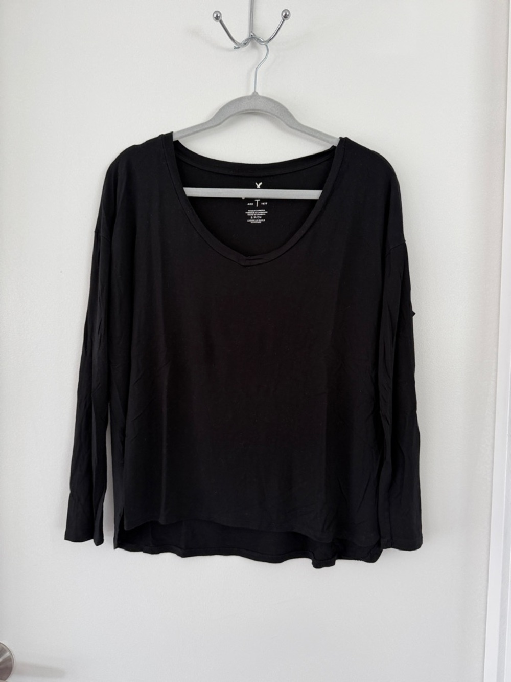 American Eagle Outfitters Black V-Neck Long Sleeve Top